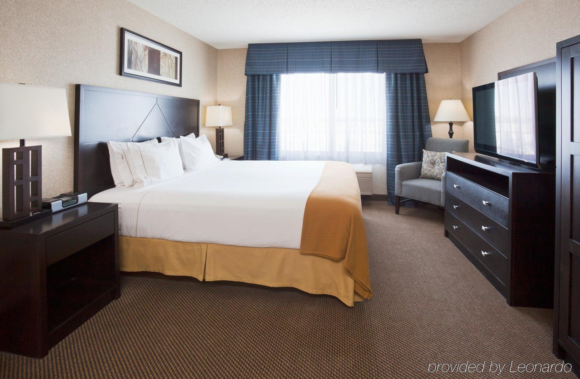 Holiday Inn Express Hotel & Suites Grand Forks By Ihg Quarto foto