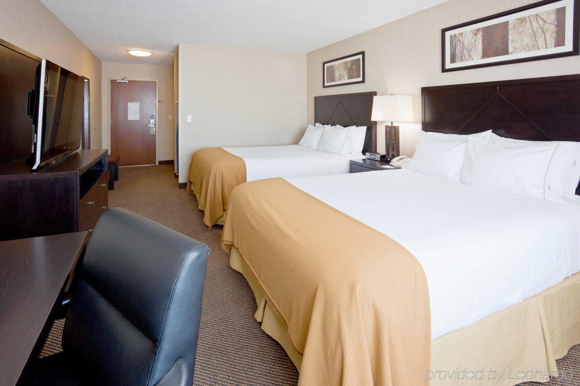 Holiday Inn Express Hotel & Suites Grand Forks By Ihg Quarto foto