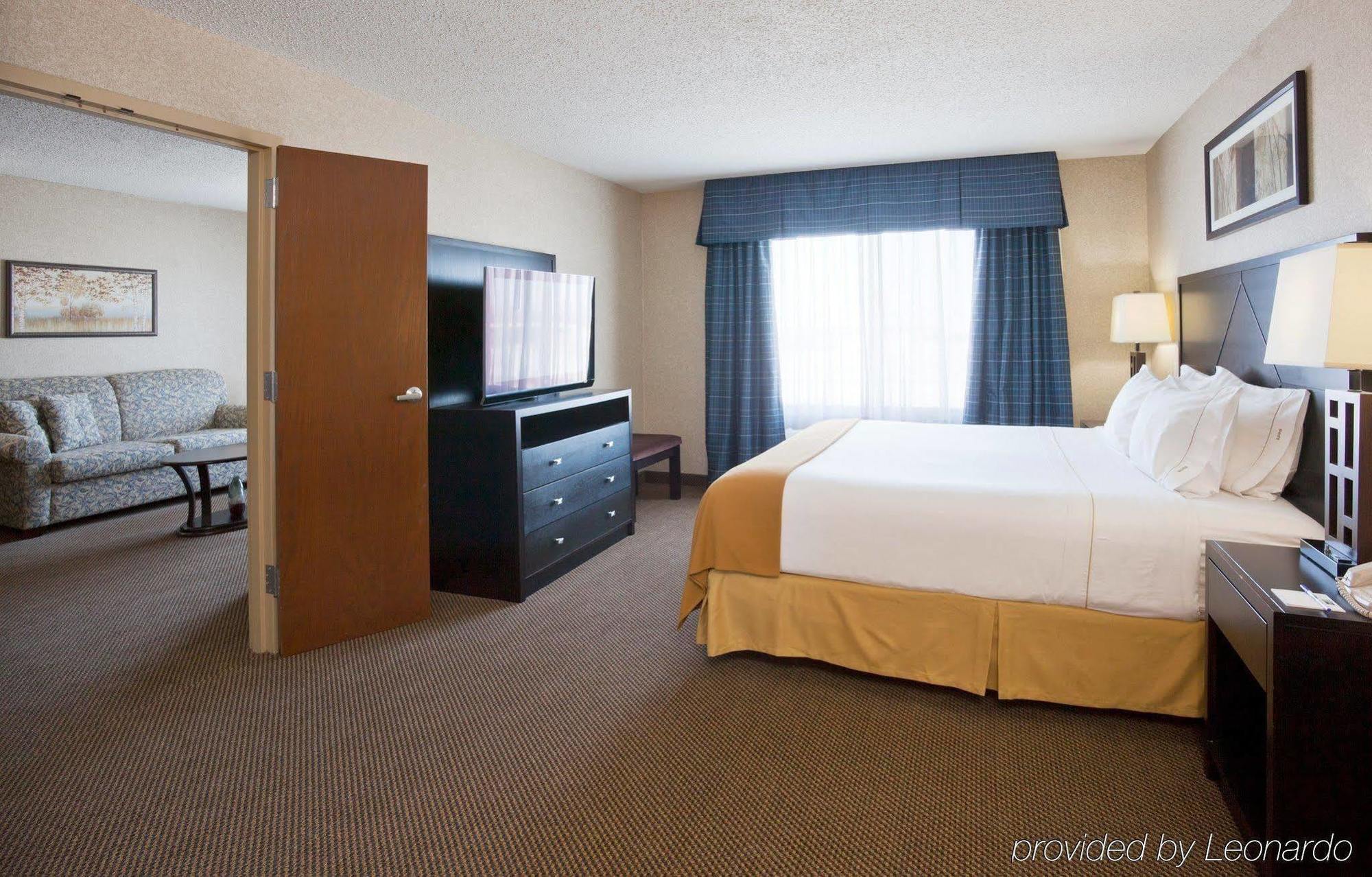 Holiday Inn Express Hotel & Suites Grand Forks By Ihg Quarto foto